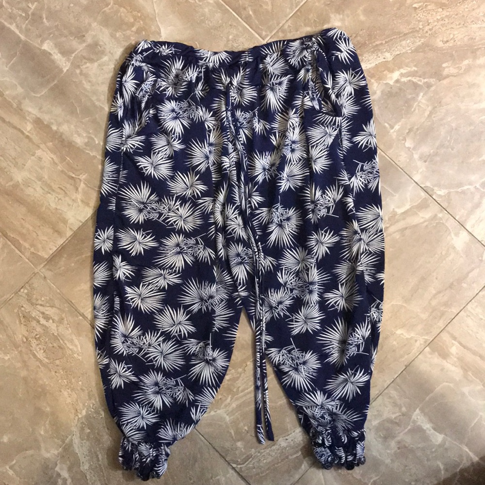 Patterned Capri harem pants